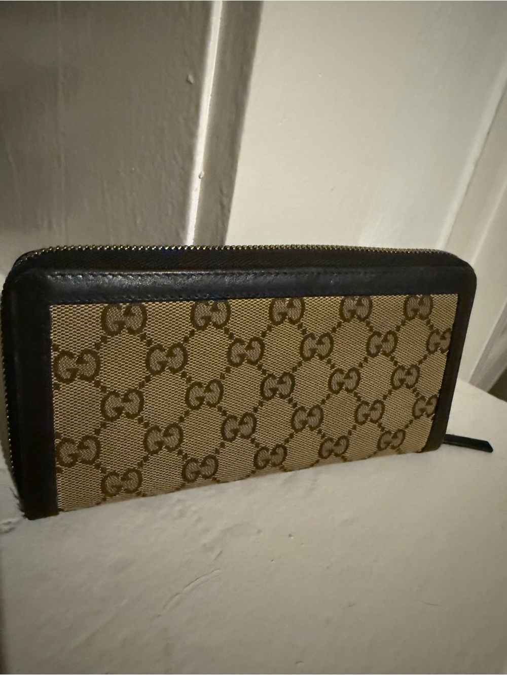 Gucci Black Leather & Beige GG Canvas Zip Wallet with Gold GG Emblem - Picture 6 of 13